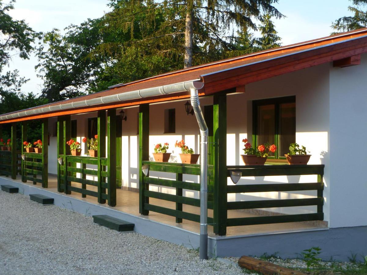 Kisrejtek Apartmanhaz Lispeszentadorjan Exterior photo