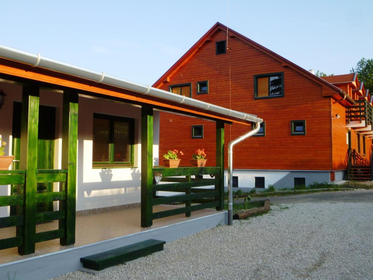 Kisrejtek Apartmanhaz Lispeszentadorjan Exterior photo