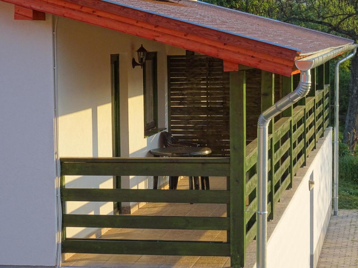 Kisrejtek Apartmanhaz Lispeszentadorjan Exterior photo