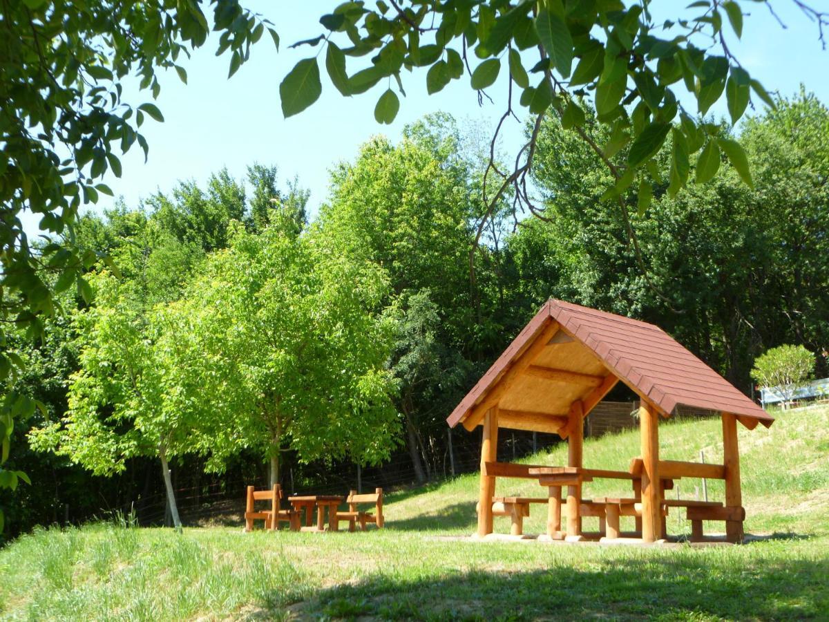 Kisrejtek Apartmanhaz Lispeszentadorjan Exterior photo